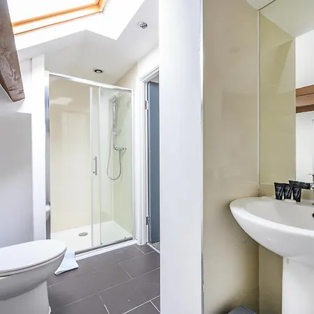 Affittacamere Rc83Pl - Cozy Double Room In West Yorkshire *